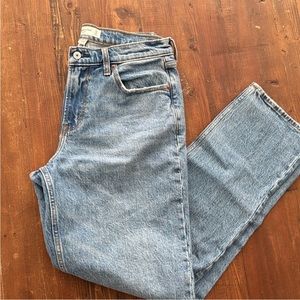 Abercrombie Curve Love Mid-Rise Straight Leg Jeans Size 29